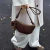 Bolsa Croissant de Camurça Retrô Feminina 2025 Nova Outono e Inverno Luxo Acessível Nicho High-End Transversal Bolsa Dumpling