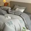 Macio e quente, bordado feminino, conjunto de quatro peças 100% algodão escovado, conjunto de três peças de lençol e capa de edredom de algodão puro espesso