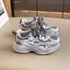 Tenis casuales para niños 2025 verano nueva moda zapatos de papá para niñas malla transpirable zapatos para correr para niños