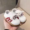 Zapatos de Skate para Niños 2026 Primavera/Otoño Unisex Zapatos Blancos Suela Suave Zapatos para Bebé Zapatos Individuales Zapatillas para Correr Caña Baja Zapatos para Niños Pequeños Venta al por Mayor
