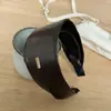 Nueva Diadema Ancha Estilo Retro Hong Kong PU Color Sólido Diadema de Corona Alta Etiqueta Dorada de Gama Alta Accesorio Sencillo para el Cabello para Mujeres