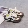 Sapatos Argan Infantis da Moda 2026 Outono Inicial Novo Bloco de Cores Meninos Leves de Cano Baixo Sapatos de Treino Alemães Meninas Sapatos de Skate Esportivos