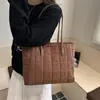 Bolso Casual de Moda de Gran Capacidad para Mujer 2025 Otoño Nuevo Estilo Coreano Bolso de Axila Estilo Extranjero Bolso de Hombro Tipo Tote Simple