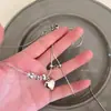 Colar Suéter Longo com Franjas em Formato de Coração Doce e Cool para Mulheres, Colar de Estilo High-End para Outono e Inverno, Acessório de Design de Nicho de Luxo Leve