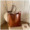 Bolsa de Axila Grande Capacidade Acessível Retro Luxuosa Feminina 2025 Nova Bolsa de Ombro Outono e Inverno Bolsa Tote de Alta Qualidade para o Dia a Dia