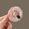 Broche de Camelia Pied de Poule para Mujer, Gama Alta, Lujo Accesible, Joyería de Pin para Solapa de Ropa de Nicho, Hebilla de Cintura Anti-Exposición