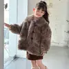 Abrigo de Piel para Niñas 2026 Invierno Nuevo Grueso Cálido Abrigo de Piel para Bebé Longitud Media Ropa de Abrigo Infantil