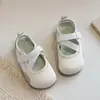 Sapatos Casuais de Couro Resistente ao Desgaste com Solado Macio para Meninas 2026 Verão Novo Moda Casual Sapatos de Uma Sola Bebê Simples Antiderrapantes Sapatos de Uma Sola