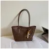 2026 Nova Bolsa Tote Elegante Simples Vazada Transfronteiriça, Bolsa de Ombro Casual Versátil para Mulheres, Bolsa Feminina de Grande Capacidade
