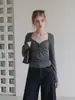 Camiseta de manga larga a rayas ummoimoi para mujer, nuevo estilo de otoño con diseño retorcido, única y de nicho, adecuada como top de capa base