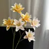 3 Lirios de Doble Pétalo para Salón de Bodas Decoración Floral Artificial, Flores de Seda para Arreglo en Jarrón Alto