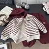 Nuevo conjunto de sudadera con capucha para niños forrada de forro polar, elegante conjunto deportivo casual de dos piezas: sudadera y pantalón de chándal