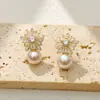 Aretes hexagonales de circón y perla, aretes de alta gama y versátiles, accesorios de nicho de estilo de lujo ligero para mujer