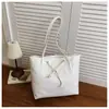 2026 Nova Bolsa Tote Tendência Simples de Grande Capacidade para Mulheres Moda Casual Bolsa de Mão de Celebridade da Internet Bolsa de Ombro Versátil para o Dia a Dia