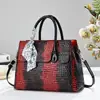 Nova Bolsa de Mão Elegante de Qualidade com Estampa de Cobra e Lenço de Seda - Grande Capacidade para Comércio Exterior Transfronteiriço
