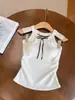 Top Regata Feminino Estilo Doce e Picante com Gola Halter e Amarração, Design Único com Textura Canelada, Peça Externa Versátil Curta que Marca a Cintura