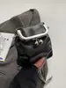 Bolsas Pequenas Prateadas da Moda Deste Ano para Mulheres 2026 Nova Bolsa Transversal com Corrente Versátil de Verão Bolsa Mini de Presilha Exquisite