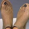 Sandalias de Verano 2026 Estilo Nuevo con Punta Redonda y Diseño Hueco, Estilo Celebridad de Internet, Botines Cortos Decorados con Pedrería, Zapatos Planos de Mujer de Talla Grande para Verano Transfronterizos