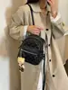 Mochila feminina simples e versátil transfronteiriça, nova bolsa estilosa de ombro duplo outono 2026, mochila escolar para estudantes, bolsa casual para o dia a dia da mulher
