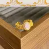 Nuevo Anillo Abierto Estilo Palacio Clásico Chino Patrón de Encaje con Diamantes Diamante Verde Lujo Accesible Anillo Francés de Gama Alta para Mujer
