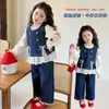 Conjunto de Ropa para Bebé Niña Primavera y Otoño 2026 Nuevo Elegante Moda Infantil Camisa de Moda, Chaleco de Mezclilla, Pantalones Rectos Conjunto de Tres Piezas
