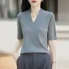 Nuevo estilo de otoño para mujer, top tipo jersey de manga corta con cuello en V, hecho de seda de morera y lana, con tejido de patrón de espina de pescado y diseño versátil