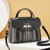 Bolsas Mais Vendidas Transfronteiriças para Mulheres Outono e Inverno 2025 Novas Bolsas de Mão Tendência Bolsas de Ombro Elegantes de Grande Capacidade Atacado