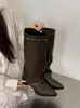 Botas de punta con remaches para mujer, colección otoño 2026, botas altas estilo western, diseño retro, tallas grandes, tacones bajos, botas largas versátiles