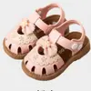 Novas Sandálias Infantis 2026 com Laço de Desenho Animado para Meninas, Sapatos para Bebês e Crianças Pequenas, Sapatos Fechados de Princesa Venda por Atacado