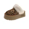 Zapatillas de felpa para exteriores, tamaño pequeño, suela gruesa, cálidas, puntera cerrada, estilo media zapatilla, cómodas para el invierno, forradas de felpa, botas de nieve, zapatillas de algodón para mujer