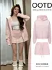 Conjunto deportivo rosa con falda corta para mujer, nuevo estilo de otoño para mujeres petite, hermoso conjunto de principios de otoño, chaqueta tipo sudadera Jimo estilo coreano