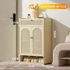 Porta de armário de sapatos doméstico interno simples sapateira multicamadas artefato de armazenamento para casa economia de espaço dormitório casa de aluguel