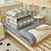 Conjunto de três peças de algodão puro para dormitório universitário, capa de edredom de algodão puro estilo novo de verão, lençol de cima, lençol de elástico, roupa de cama para treinamento militar