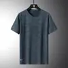 2026 Nova Camiseta Masculina de Manga Curta para o Verão Moda Masculina Gola Redonda Camiseta de Seda Gelada Camiseta Esportiva Masculina Casual Leve e Respirável