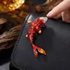 Nuevo Broche de Koi Rojo Estilo Chino Broche de Carpa de Aleación Femenina de Gama Alta con Goteo de Aceite Accesorios de Pin para Traje