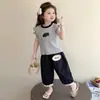 Traje de Niña Verano 2025 Nueva Moda Chaleco de Encaje con Corazones Pantalones Casuales Coreanos Anti-Mosquitos Conjunto de Dos Piezas Tendencia