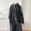 Bufanda de hilo transfronteriza europea y americana con letra H, moderna y a la moda, cálida y gruesa, con borlas largas, chal de doble cara y calentador de cuello