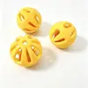 Suministros para mascotas gato, cascabel con forma de concha, accesorios de plástico, juguete multicolor, juguete para gatos, pelota sonajero colorida de cinco agujeros