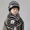 Conjunto de tres piezas de gorro, bufanda y guantes para niños de otoño e invierno, cálido forro polar de invierno para niños y niñas, gorro de lana de oso