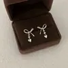 Brincos Novos Estilo Coreano Laço Coração para Mulheres, Brincos Vazados com Zircônia, Temperamento Fashionable de Luxo Leve, Brincos Versáteis