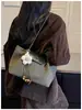 Bolso pequeño vintage de textura de alta calidad para mujer 2026 nuevo estilo moderno versátil de un solo hombro para llevar debajo del brazo bolso de mano para ir al trabajo