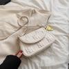 A bolsa popular deste ano para mulheres 2022 verão nova moda all-match estilo ocidental textura nicho moda bolsa de ombro bolsa axila