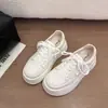Venta al por mayor transfronteriza 2026 Otoño Invierno Nuevos Zapatos de Mujer Casuales Zapatos Blancos Versátiles Zapatos de Plataforma Suela Suave Cómodos Suela Gruesa Zapatos de Plataforma