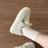 Zapatillas Gruesas con Suela Gruesa de Diseño Dulce Estilo Coreano de Moda para Niñas, Zapatos Nuevos Versátiles de Moda para la Primavera de 2026