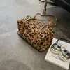 Bolso Boston de Lunares de Diseño Nicho Coreano para Debajo del Brazo 2026 Nuevo Casual Versátil Tacto de Alta Gama Bolso de Mano para Hombro