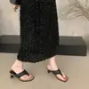 Primeiro Encontro com as Sandálias de Tiras Tecidas Retro Francesas para Mulheres, Novo Estilo de Verão 2026, Estilo de Férias, Plataforma Grossa