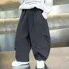 Pantalones de Remaches y Guadaña para Niños Primavera y Otoño 2026 Nuevo Estilo Coreano Sueltos Modernos Casuales Pantalones para Bebé