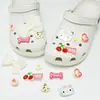 Encantos lindos de dibujos animados para zapatos con varios agujeros, decoraciones versátiles de resina para zapatos, mariposa, burbuja, flor, animales, charms decorativos al por mayor