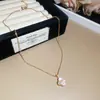 Pegando Conchas na Água Rasa~Pulseira de Flor com Zircônia Rosa Cereja Pérola, Toque de Luxo Leve e Alto Padrão, Acessório de Mão Estilo Férias