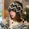 Chapéu de tricô jacquard Fair Isle para mulheres, à prova de vento para outono e inverno, quente, protetor de orelhas, chapéu de lã, estilo retro coreano, chapéu para clima frio que afina o rosto
